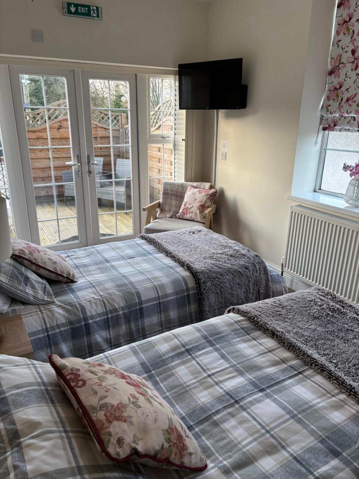 Blenkinsopp Castle Inn Greenhead Екстер'єр фото