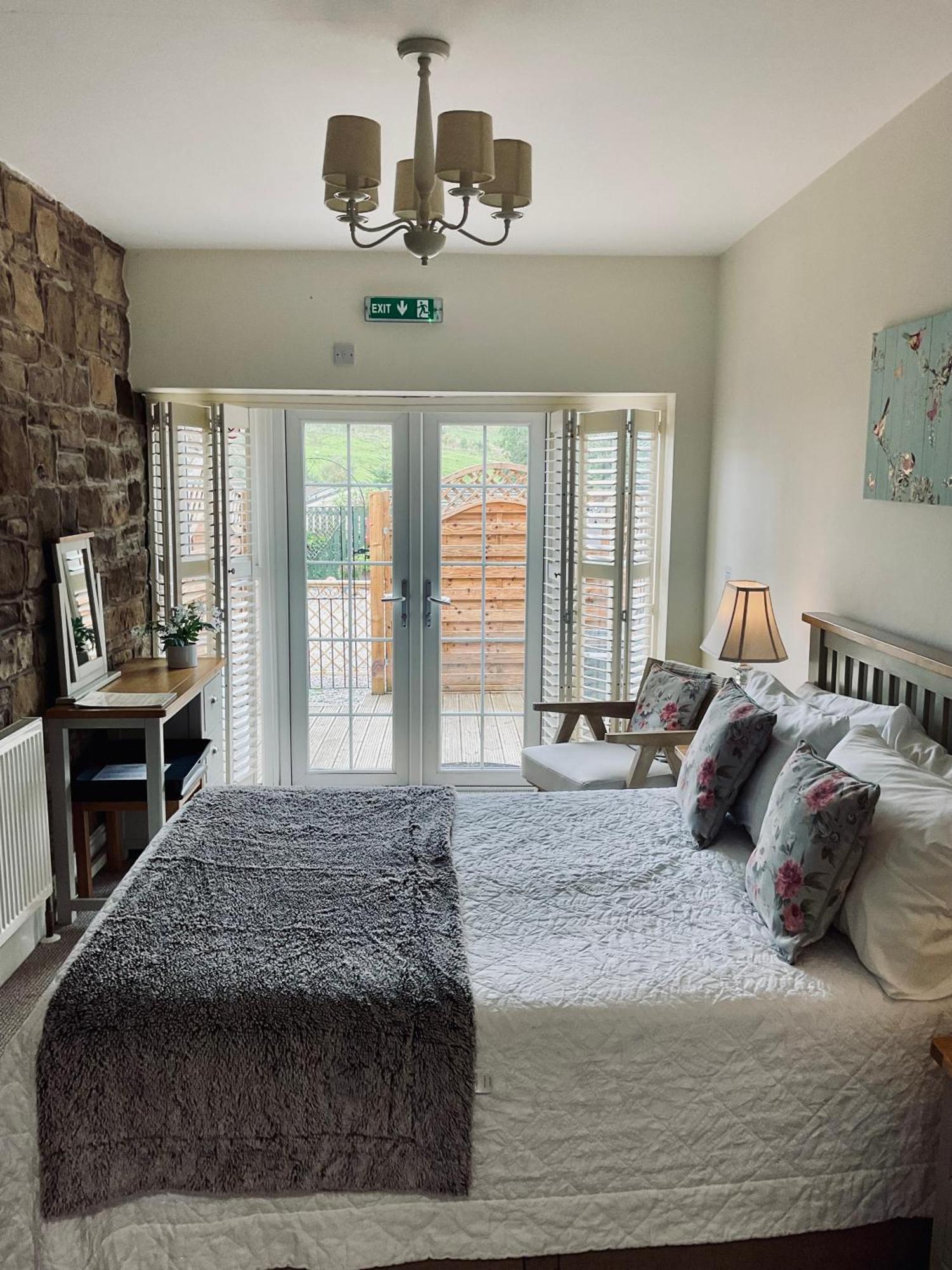 Blenkinsopp Castle Inn Greenhead Екстер'єр фото